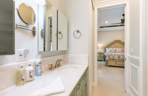 Chill & Spacious 3BR - Beaches & Backyard Fun - Foto 31