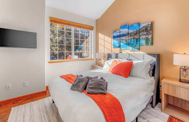 Fully Remodeled Tahoe Retreat with Game Room and Hot Tub - Foto 13