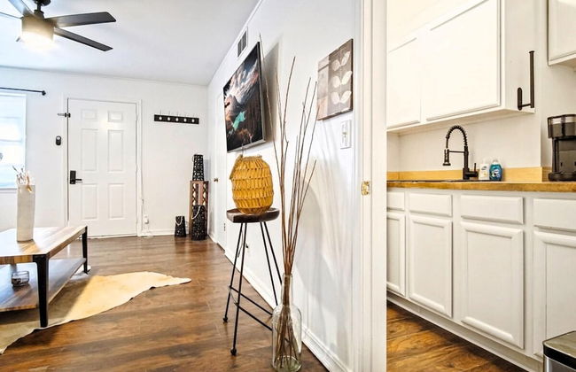 Beautiful Getaway Nears Asian Dist - Photo 13