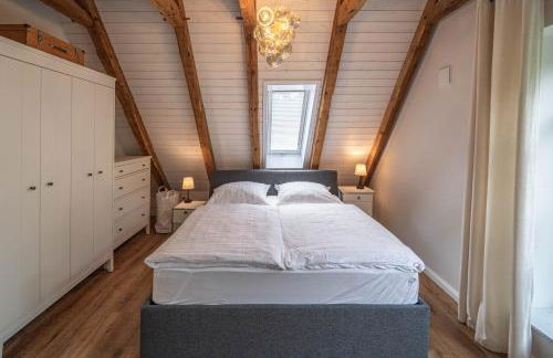 Traumhafte Ferienwohnung am Park, großer Balkon, voll ausgestattete Küche, Schreibtisch, WiFi, Smart TV, Carport, Wallbox, Fahrräder - Foto 18