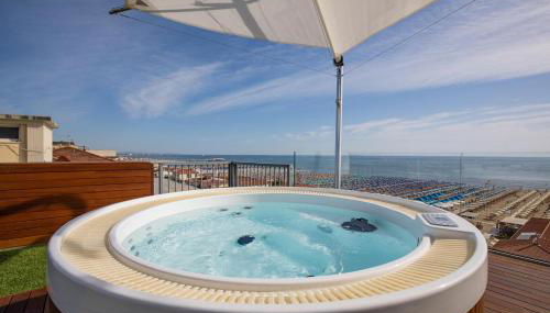 Beachfront Penthouse with private parking - Foto 4