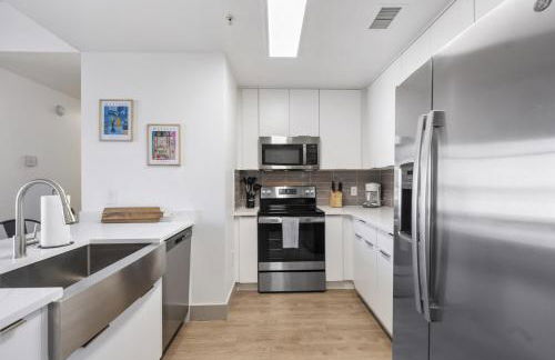 Uptown Luxury - Top Floor King Suite, Free Parking - Foto 12