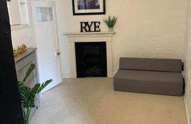 Location Spacious Character Flat in Central Rye - Foto 7