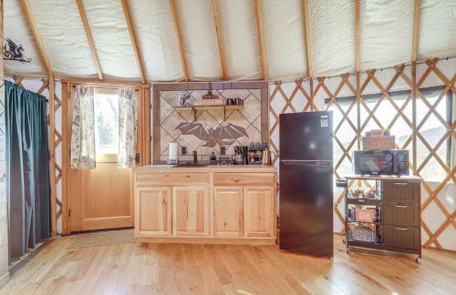 Glamping with Mountain Views! Newport Yurt Retreat! - Foto 10