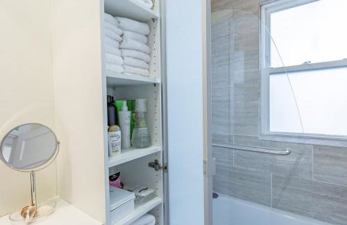 Peaceful Oasis on Munjoy Hill 1st flr 3BR parking - Foto 13