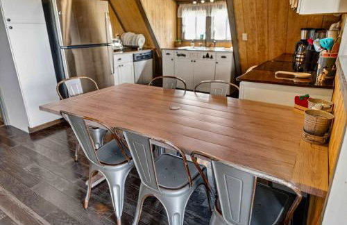 Rustic Barn Retreat w Hot Tub Game Room & FirePit - Photo 15