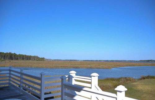 3BR Waterfront Home Fishing Boating Views - Foto 3