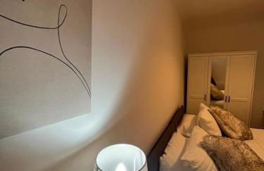 Albert House - Photo 1