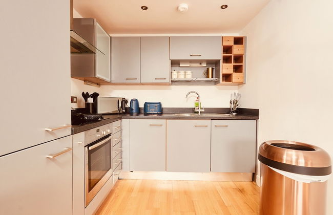 Deluxe City Apt, Riverside Canal View&free Parking - Foto 14