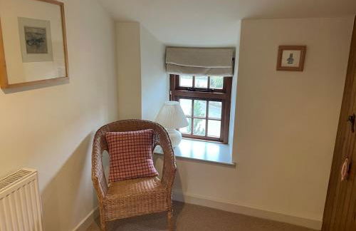 Cosy River Cottage in Brecon with a Fireplace - Photo 28