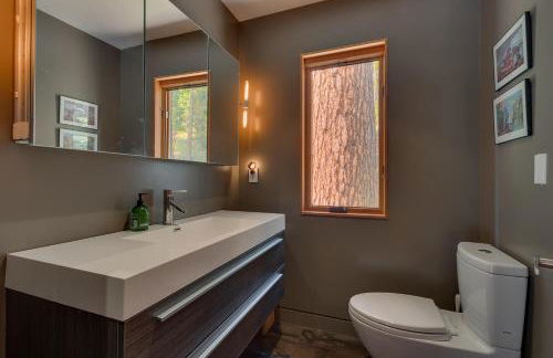 Mod Haus by Tahoe Getaways - Mountain Modern West Shore Home w Private Beach and Pier, Near Skiing - Foto 14