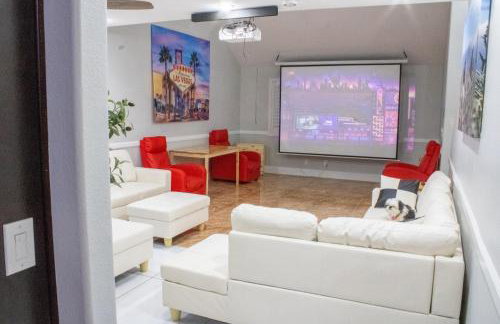 Heated Salt Pool, BBQ, Movie Projector, Stereo, Billiards Table, Arcade Game, Darts - Stone Sanctuary NW at Childrens Memorial Park, Pool Heat Optional - Foto 5