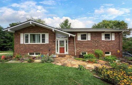 Cozy and Bright 3br apartment 15 min to DT Avl - Foto 13