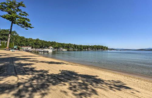 Lake Getaway Walk Across Street to Private Beach! - Foto 17