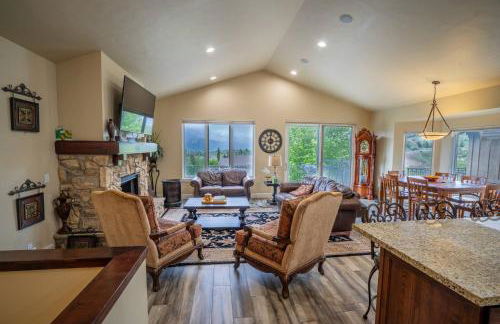 Spacious Eden Getaway w Hot Tub - Foto 1