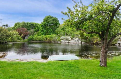 Cranberry Hill | 9 BR 22 Acre Estate | Sleeps 24 - Photo 15