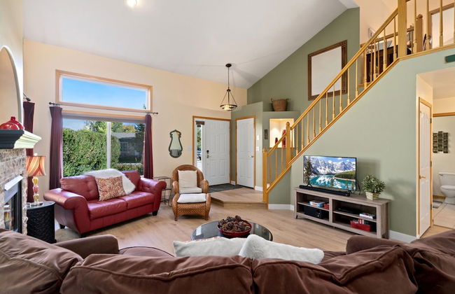 Parkside Gardens | Shady Private Yard W/ Hot Tub! - Foto 34