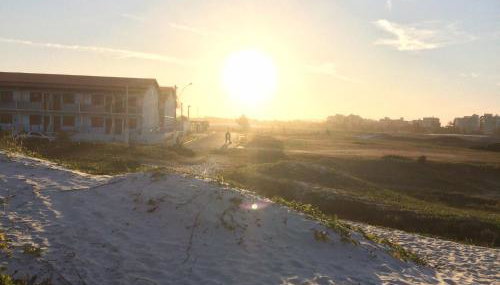 Casa Banho de Mar à 1 quadra da praia com Piscina, Wi-Fi e Ar condicionado - Foto 3