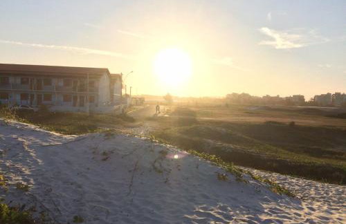 Casa Banho de Mar à 1 quadra da praia com Piscina, Wi-Fi e Ar condicionado - Foto 3