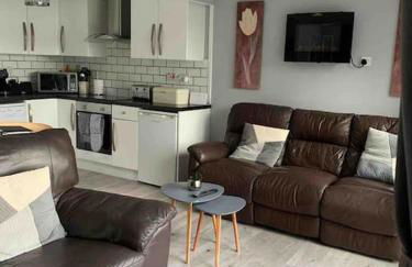 Stunning 3 Bed Riverside Cabin in Snowdonia - Photo 15