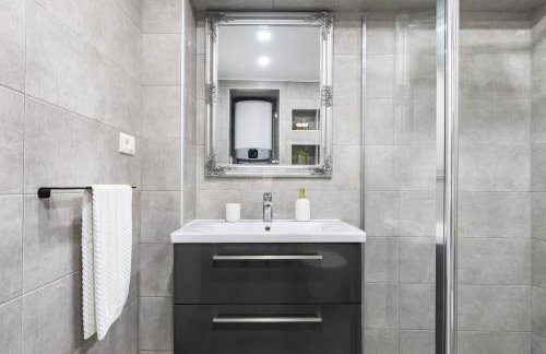 Heritage apartman Geza in centar with private parking - Photo 18