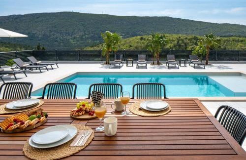 Villa Carmen with 5 en-suite bedrooms, 48 sqm pool, 8km from sea - Photo 4