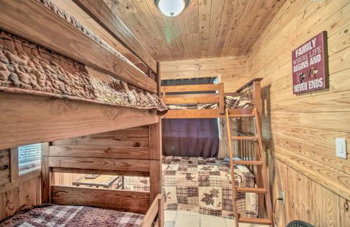 Big Lake Getaway with Private Beach and Fire Pit! - Foto 22