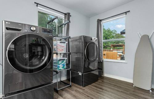Spacious 4BR Home with Pool, Hot Tub & Games - Foto 27