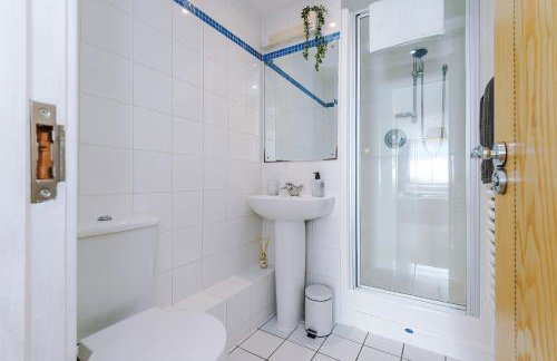Central Leeds 2BR 2BA, Wi-Fi, Kitchen, Sleeps 5 - Foto 8