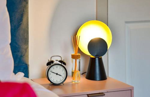 Stylish 3 Bed Home with Parking! - Photo 43