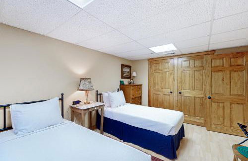 Up The Hill - Photo 19