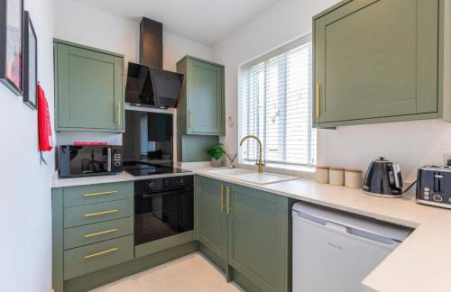 Spacious 2-Bed Flat with Panoramic Views - Foto 26