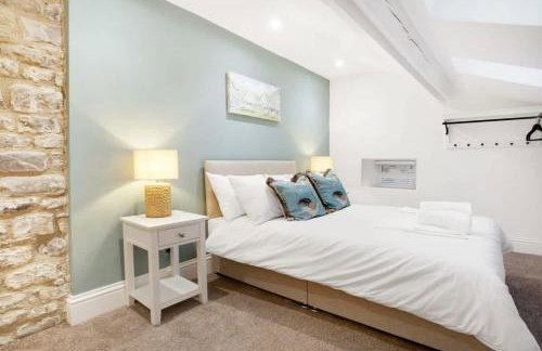 NEW! Luxurious Cottage in Durham by Stay With Us, Ideal for Large Groups & Families, Hot Tub, Sleeps 10! - Foto 30