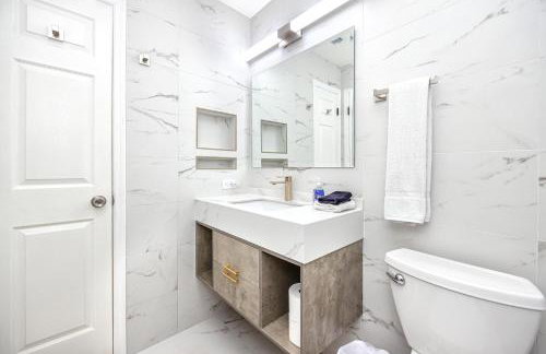 Palm Harbor Paradise - Spacious Home In Quiet Neighborhood with Heated Pool, Billiard Room, Hot Tub - Foto 29