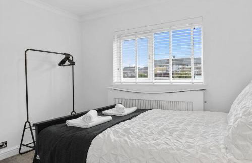 Modern & Stylish 2 Bed Home in Whitehaven - Photo 18