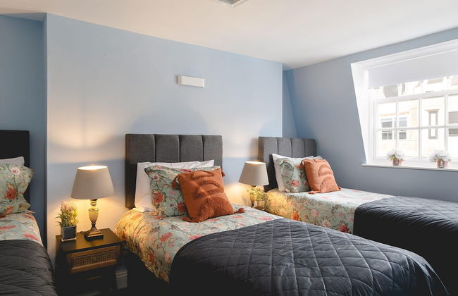 Designer Retreat 5 Location Balcony Parking - Photo 7