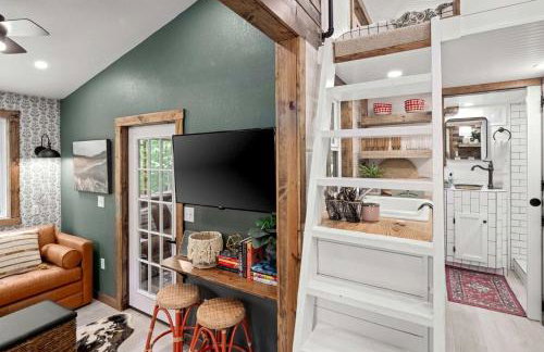 Off-Grid Cabin Surrounded by Trees in Pineville, Missouri - Foto 16