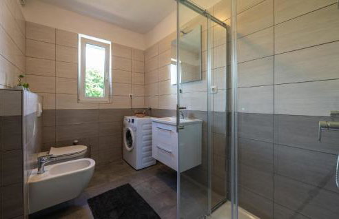 6 Bedroom Beautiful Home In Nedescina - Foto 37