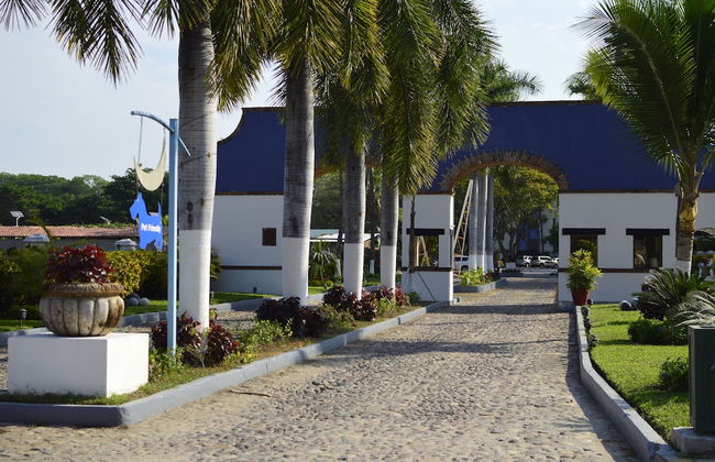 Puerto de Luna Pet Friendly & Family Suites Hotel - Photo 63