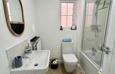 New 2 Bed House in Drakelow, Staffordshire - Photo 9