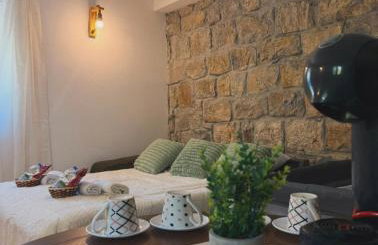 Villa with stunning Mountain Views and Authentic Croatian Stone House near Split and Sea - Photo 15