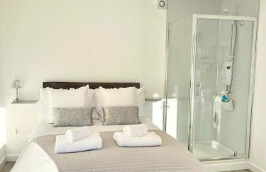 Mudeford Gem Accommdation - Photo 8