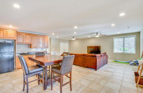 Spacious Lake Keowee Home Boat Slip and Pool Access - Foto 23