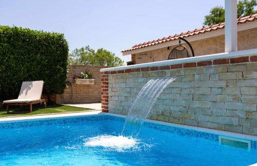 Villa Vision with Heated Pool & Jacuzzi in Sestanovac - Foto 60