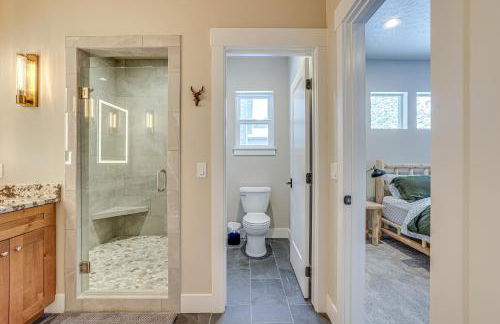 All-Season Cabin Hot Tub and Sauna in Donnelly - Foto 14