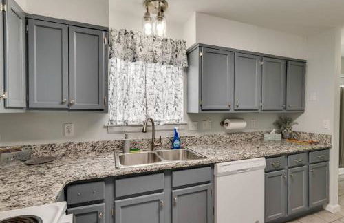 Beautiful 3 Bedroom- free parking 2M to Broadway - Foto 2