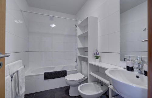 City center Private parking Sea view - Photo 16