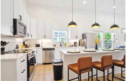 Skyline Retreat 3BR-3BA w Stunning Views Near DT - Foto 17