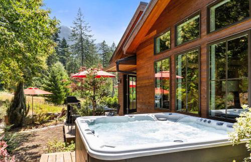 Mountain-View Retreat with Hot Tub & Waterfalls - Foto 13