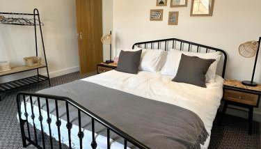 Amo Mews House - Central, Private Patio & Free Parking - Foto 2